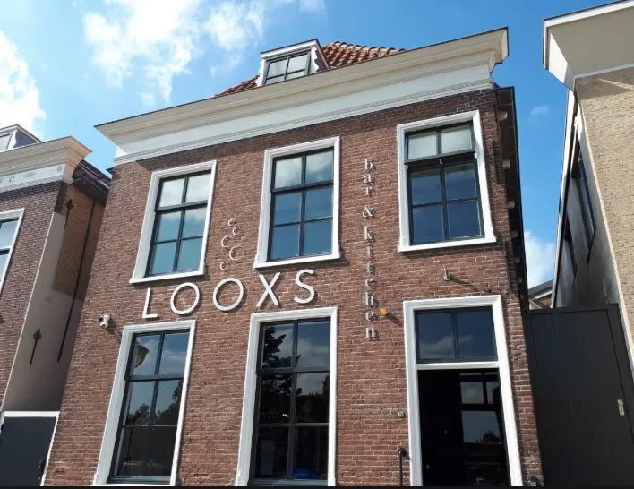 Looxs Bar & Kitchen