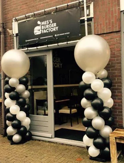 Mes's Burger Factory